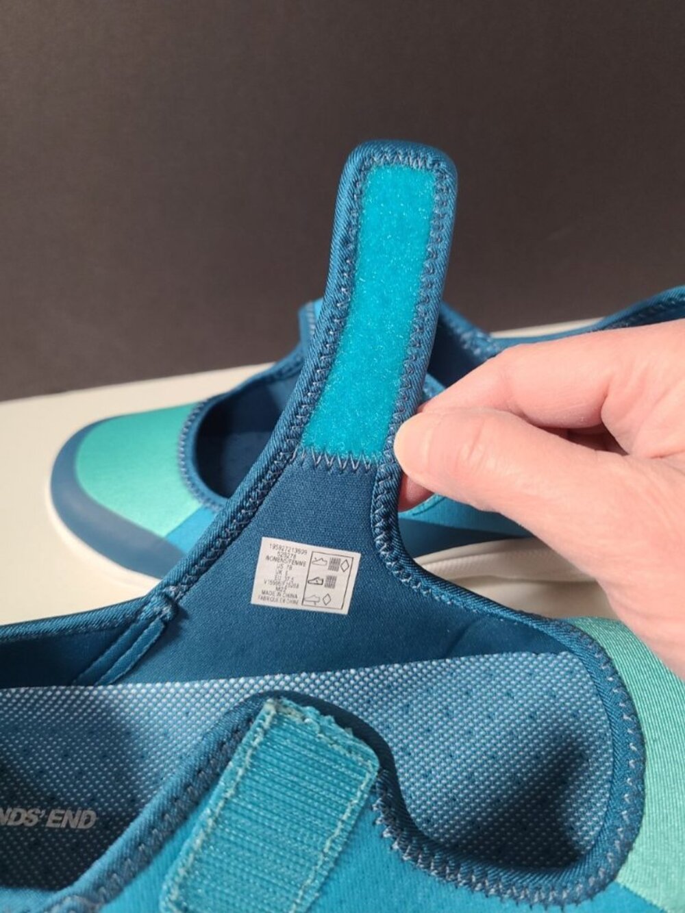 Lands End Water Shoes Womens Size 7B Teal Blue with Black Trim - Picture 9 of 13